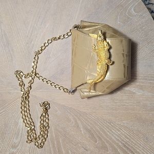 Vintage leather purse with alligator